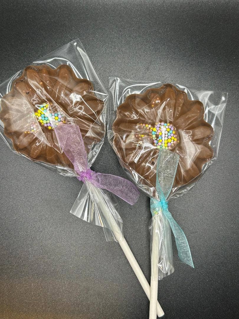 Norm & Lenore - Daisy Milk Chocolate Lolly