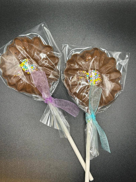 Norm & Lenore - Daisy Milk Chocolate Lolly