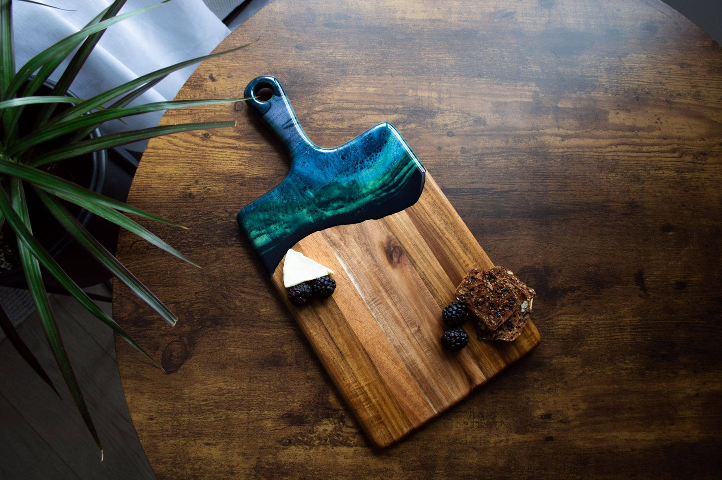 Lynn & Liana Designs - Charcuterie Board - Medium 8" x 16" Caribbean Blue