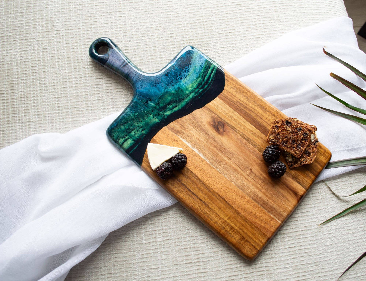 Lynn & Liana Designs - Charcuterie Board - Medium 8" x 16" Caribbean Blue